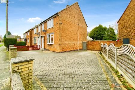 3 bedroom Semi-detached house for sale in Heays Close, New Parks, Leicester, LE3