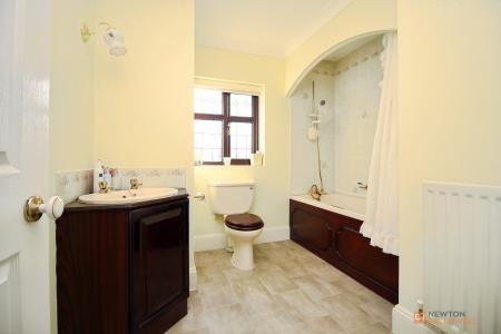 5 bedroom Detached house for sale in Station Road, Desford, LE9