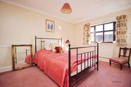 5 bedroom Detached house for sale in Station Road, Desford, LE9