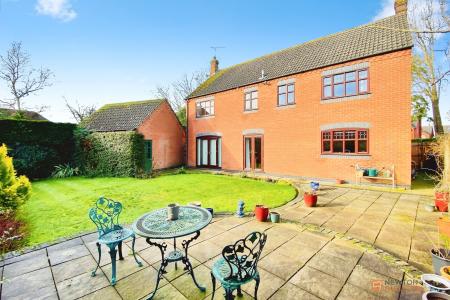 5 bedroom Detached house for sale in Station Road, Desford, LE9