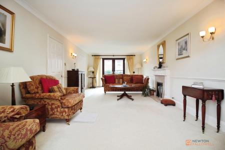 5 bedroom Detached house for sale in Station Road, Desford, LE9