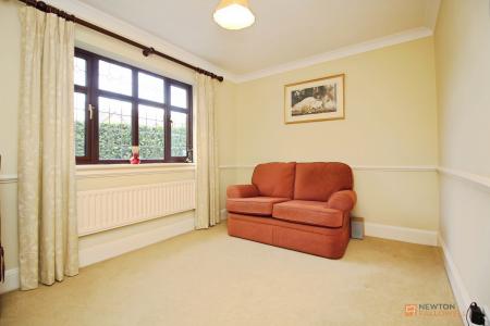 5 bedroom Detached house for sale in Station Road, Desford, LE9