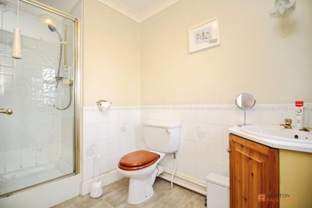 5 bedroom Detached house for sale in Station Road, Desford, LE9