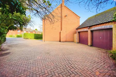 5 bedroom Detached house for sale in Station Road, Desford, LE9