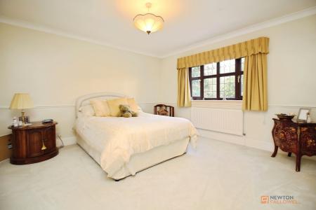 5 bedroom Detached house for sale in Station Road, Desford, LE9