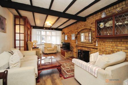 3 bedroom Semi-detached house for sale in Ravenhurst Road, Braunstone Town, LE3