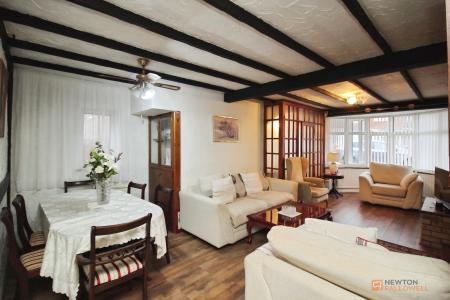 3 bedroom Semi-detached house for sale in Ravenhurst Road, Braunstone Town, LE3