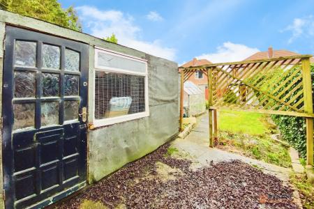 3 bedroom Semi-detached house for sale in Ravenhurst Road, Braunstone Town, LE3