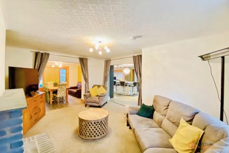 4 bedroom Semi-detached house for sale in Imperial Avenue, Braunstone, LE3