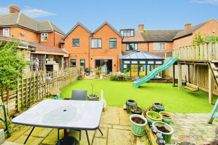 4 bedroom Semi-detached house for sale in Imperial Avenue, Braunstone, LE3