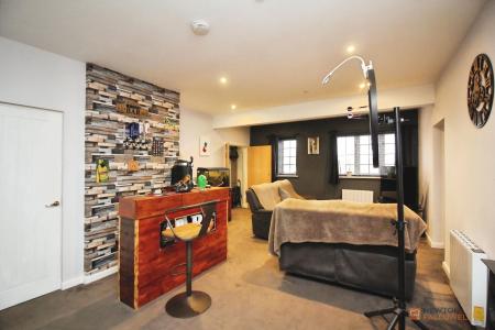 2 bedroom Flat for sale in Shilton Road, Barwell, LE9