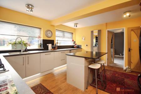 3 bedroom Detached house for sale in The Osiers, Braunstone Town, LE3