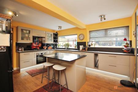 3 bedroom Detached house for sale in The Osiers, Braunstone Town, LE3