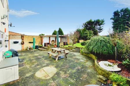 3 bedroom Detached house for sale in The Osiers, Braunstone Town, LE3