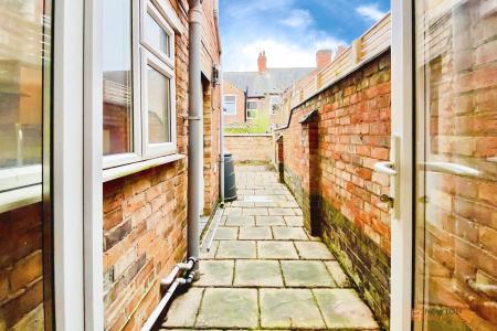 3 bedroom Terraced House for sale in Harrow Road, Off Fosse Road South, Leicester, LE3