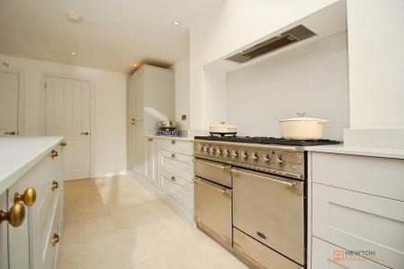 4 bedroom Semi-detached house for sale in Hinckley Road, Western Park, LE3