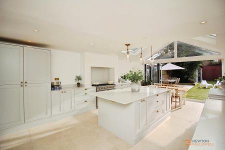 4 bedroom Semi-detached house for sale in Hinckley Road, Western Park, LE3