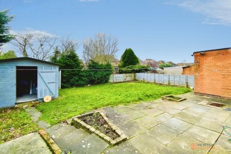 5 bedroom Semi-detached house for sale in Kingsway, Braunstone Town, LE3