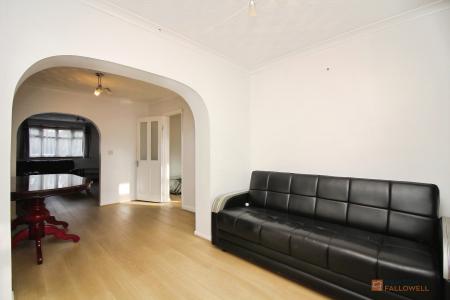 5 bedroom Semi-detached house for sale in Kingsway, Braunstone Town, LE3