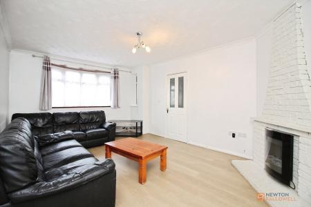 5 bedroom Semi-detached house for sale in Kingsway, Braunstone Town, LE3