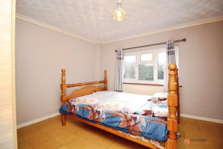 5 bedroom Semi-detached house for sale in Kingsway, Braunstone Town, LE3