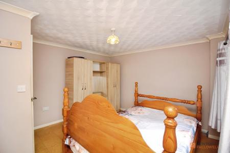 5 bedroom Semi-detached house for sale in Kingsway, Braunstone Town, LE3