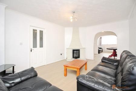 5 bedroom Semi-detached house for sale in Kingsway, Braunstone Town, LE3