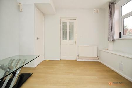 5 bedroom Semi-detached house for sale in Kingsway, Braunstone Town, LE3