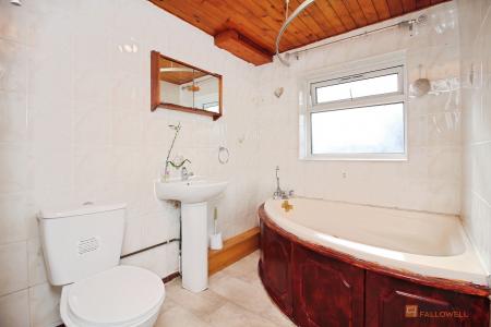 5 bedroom Semi-detached house for sale in Kingsway, Braunstone Town, LE3