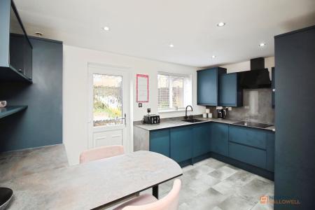 3 bedroom Town house for sale in Burchnall Road, Leicester, LE3
