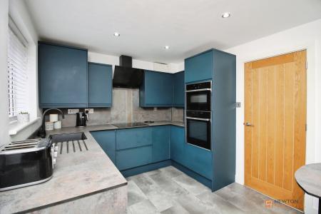 3 bedroom Semi-detached house for sale in Burchnall Road, Leicester, LE3