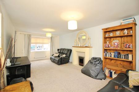 5 bedroom Detached house for sale in Barons Close, Kirby Muxloe, LE9