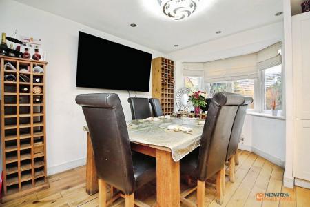 5 bedroom Detached house for sale in Barons Close, Kirby Muxloe, LE9