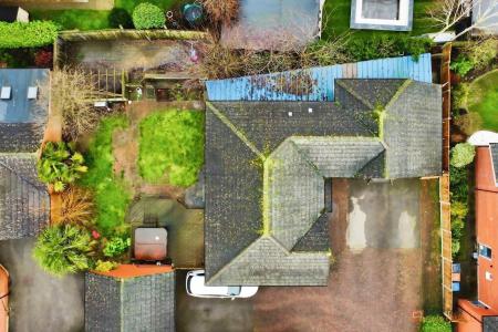 5 bedroom Detached house for sale in Barons Close, Kirby Muxloe, LE9