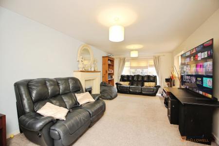 5 bedroom Detached house for sale in Barons Close, Kirby Muxloe, LE9