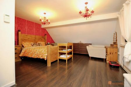 5 bedroom Detached house for sale in Barons Close, Kirby Muxloe, LE9