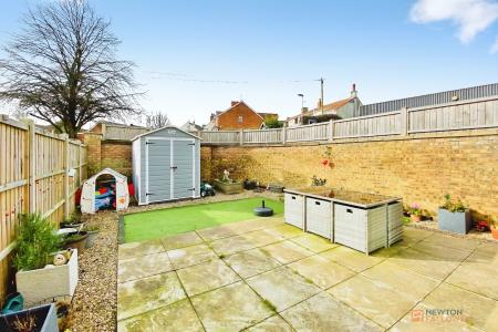 2 bedroom End of terrace house for sale in Hawthorne Way, Barwell, LE9