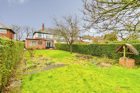 3 bedroom Semi-detached house for sale in Braunstone Lane, Leicester, LE3