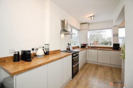 3 bedroom Semi-detached house for sale in Braunstone Lane, Leicester, LE3