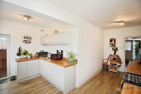 3 bedroom Semi-detached house for sale in Braunstone Lane, Leicester, LE3