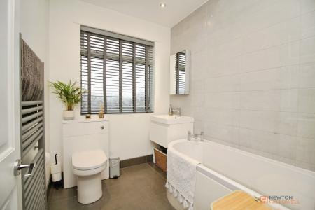 3 bedroom Semi-detached house for sale in Braunstone Lane, Leicester, LE3