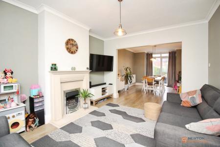 3 bedroom Semi-detached house for sale in Braunstone Lane, Leicester, LE3