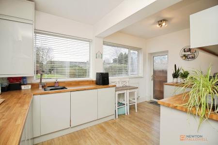 3 bedroom Semi-detached house for sale in Braunstone Lane, Leicester, LE3