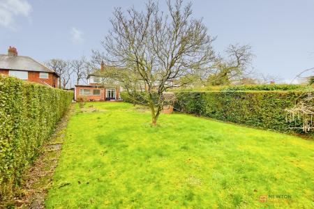 3 bedroom Semi-detached house for sale in Braunstone Lane, Leicester, LE3