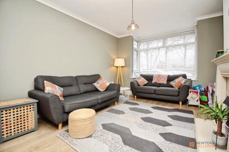 3 bedroom Semi-detached house for sale in Braunstone Lane, Leicester, LE3