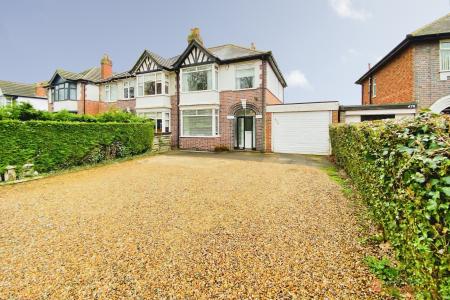 3 bedroom Semi-detached house for sale in Braunstone Lane, Leicester, LE3