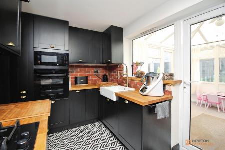 2 bedroom Semi-detached house for sale in Blackthorn Drive, Anstey Heights, Leicester, LE4