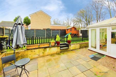 2 bedroom Semi-detached house for sale in Blackthorn Drive, Anstey Heights, Leicester, LE4