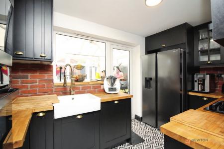 2 bedroom Semi-detached house for sale in Blackthorn Drive, Anstey Heights, Leicester, LE4