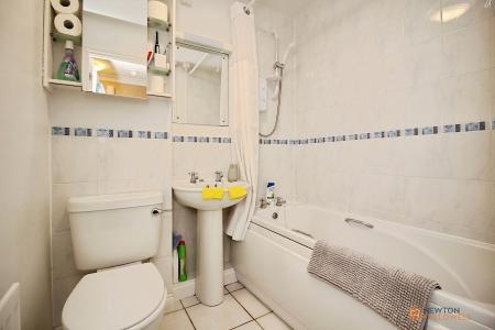 2 bedroom Flat for sale in Peggs Close, Leicester, LE9